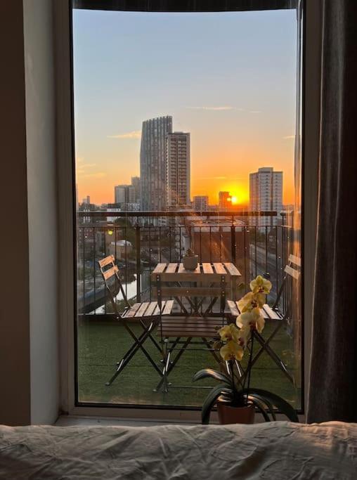 Cozy Flat With Balcony Leilighet London Eksteriør bilde
